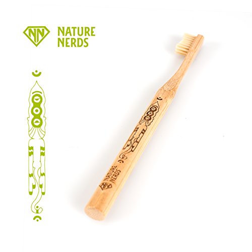 Nature Nerds – Bambus Zahnbürste im Set (4er Pack) ♻ Griff und Verpackung zu 100 % aus nachhaltig angebauten Bambus und zu 100% biologisch abbaubar, 100% Vegan, 100% BPA-frei /// Härtegrad: Mittel, nachhaltige Hand Zahnbürste //// Artwork Laserprint - 6