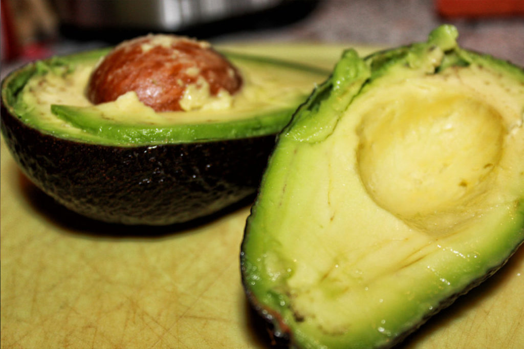 Avocado aufgeschnitten