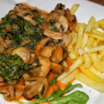 Rucola Champignon Pfanne mit Pommes