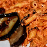 Vgane und glutenfrei Penne mit Aubergine