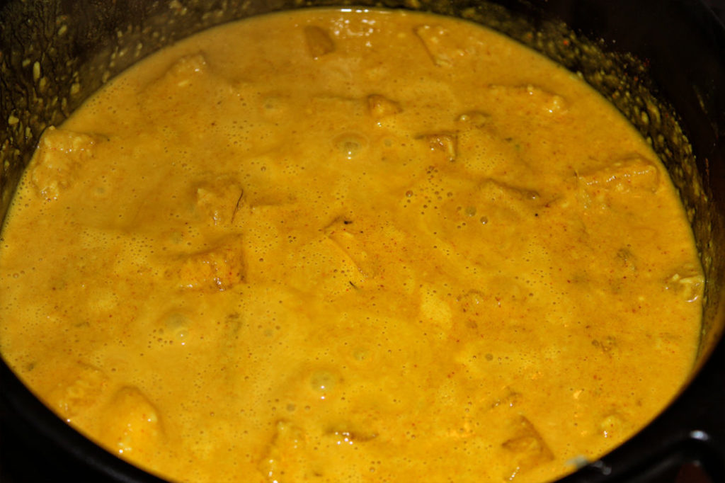 Vegane Mango-Ingwer-Suppe mit Kokosmilch