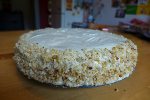 Karottenkuchen glasieren