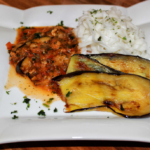 Aubergine- Tomatenpfanne mit Reisnudeln - vegan & glutenfrei