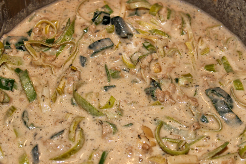 Vegane Käse-Lauch-Suppe mit vegetarischem Hack | gluten- &amp; zuckerfrei